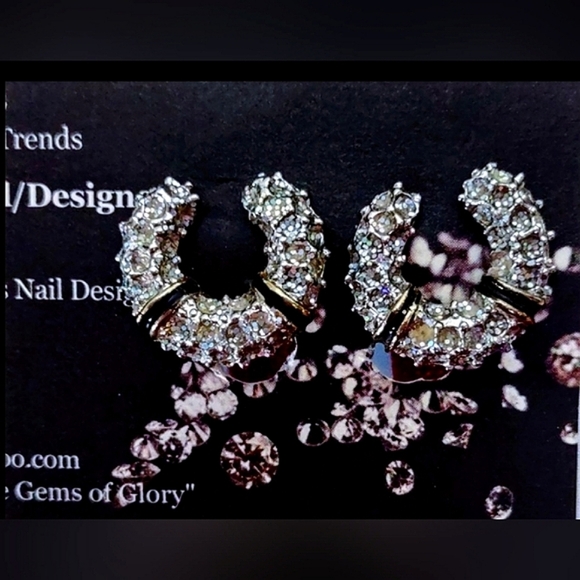 Mega Sparkly Vintage Clip Earrings - Picture 6 of 15